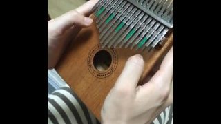 monkeygiraffe767 play Kalimba